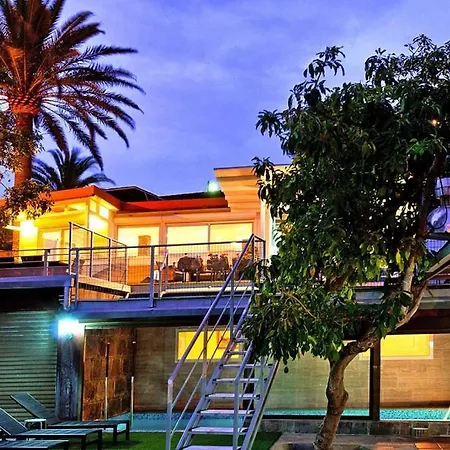 With Pool And Beautiful Architecture * Ινχένιο