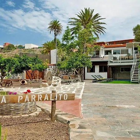 Βίλα With Pool And Beautiful Architecture